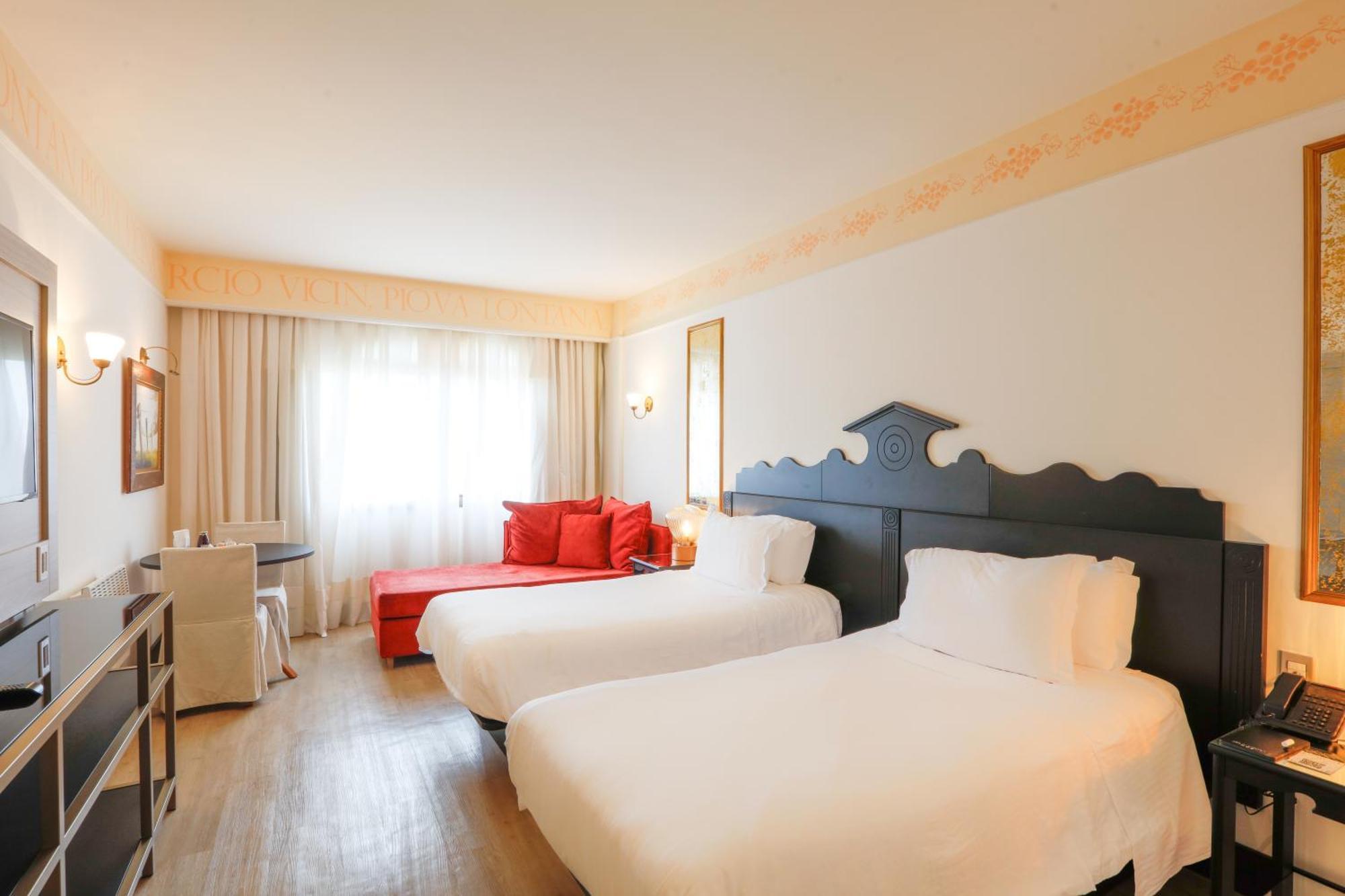 Spa Do Vinho Condominio Vitivinicola Bento Gonçalves Buitenkant foto A typical room at a Novotel