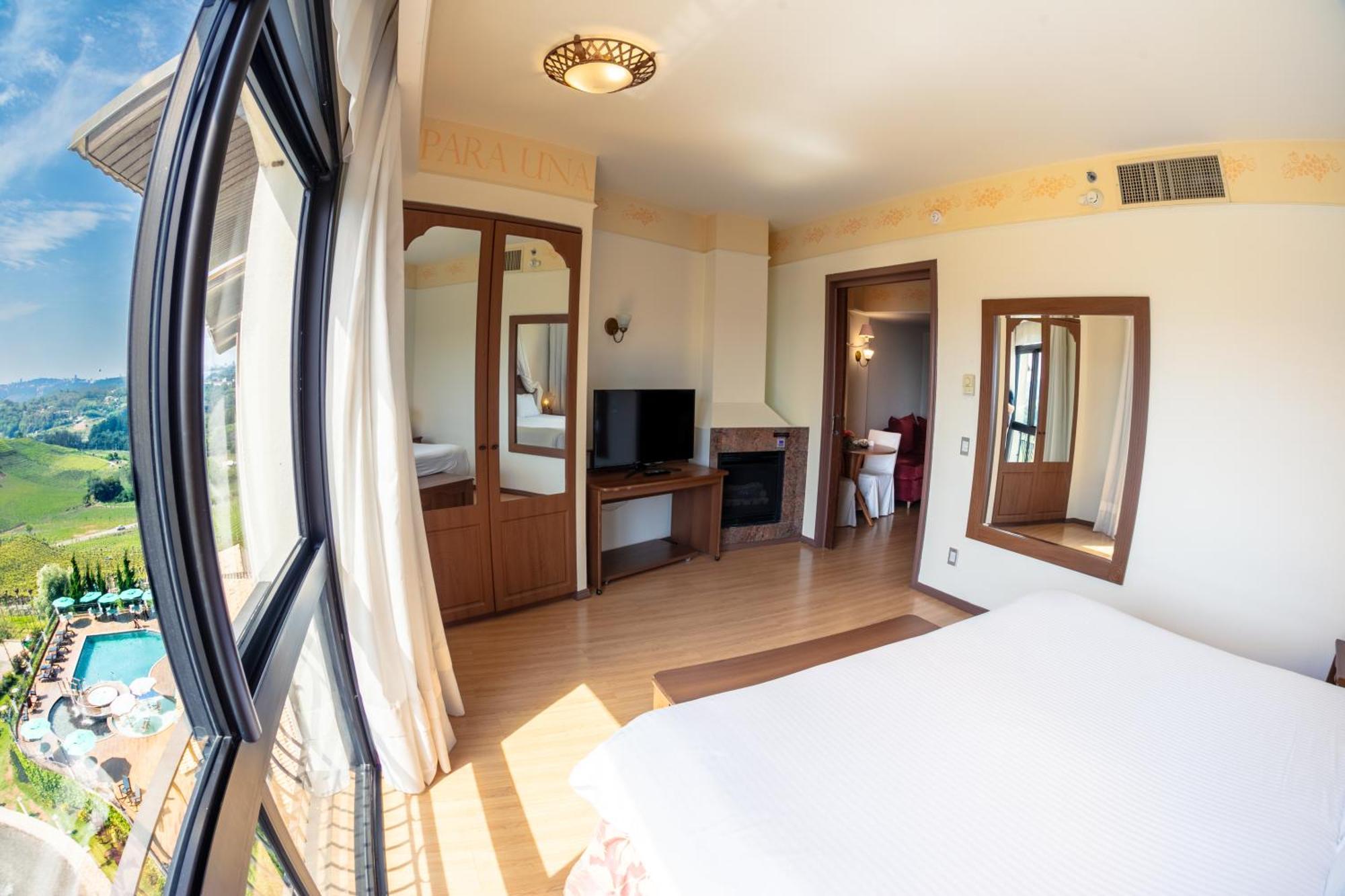 Spa Do Vinho Condominio Vitivinicola Bento Gonçalves Buitenkant foto A room at the hotel