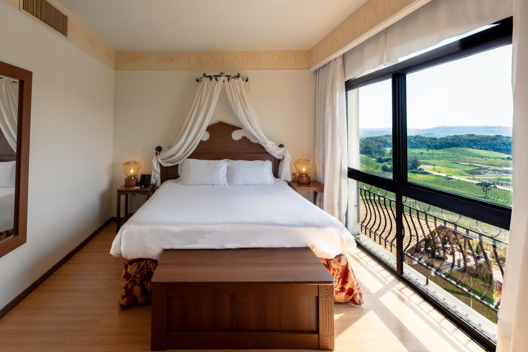 Spa Do Vinho Condominio Vitivinicola Bento Gonçalves Buitenkant foto A bedroom at the hotel